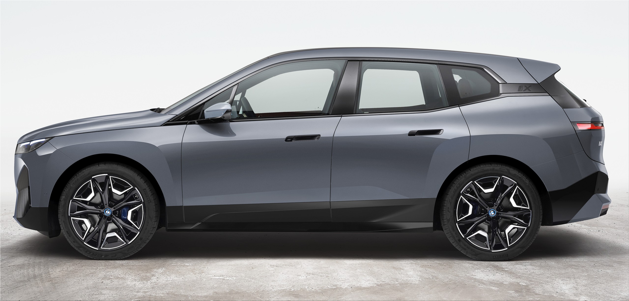 The new BMW iX xDrive50 electric SUV from 98,000 euros Electric Hunter