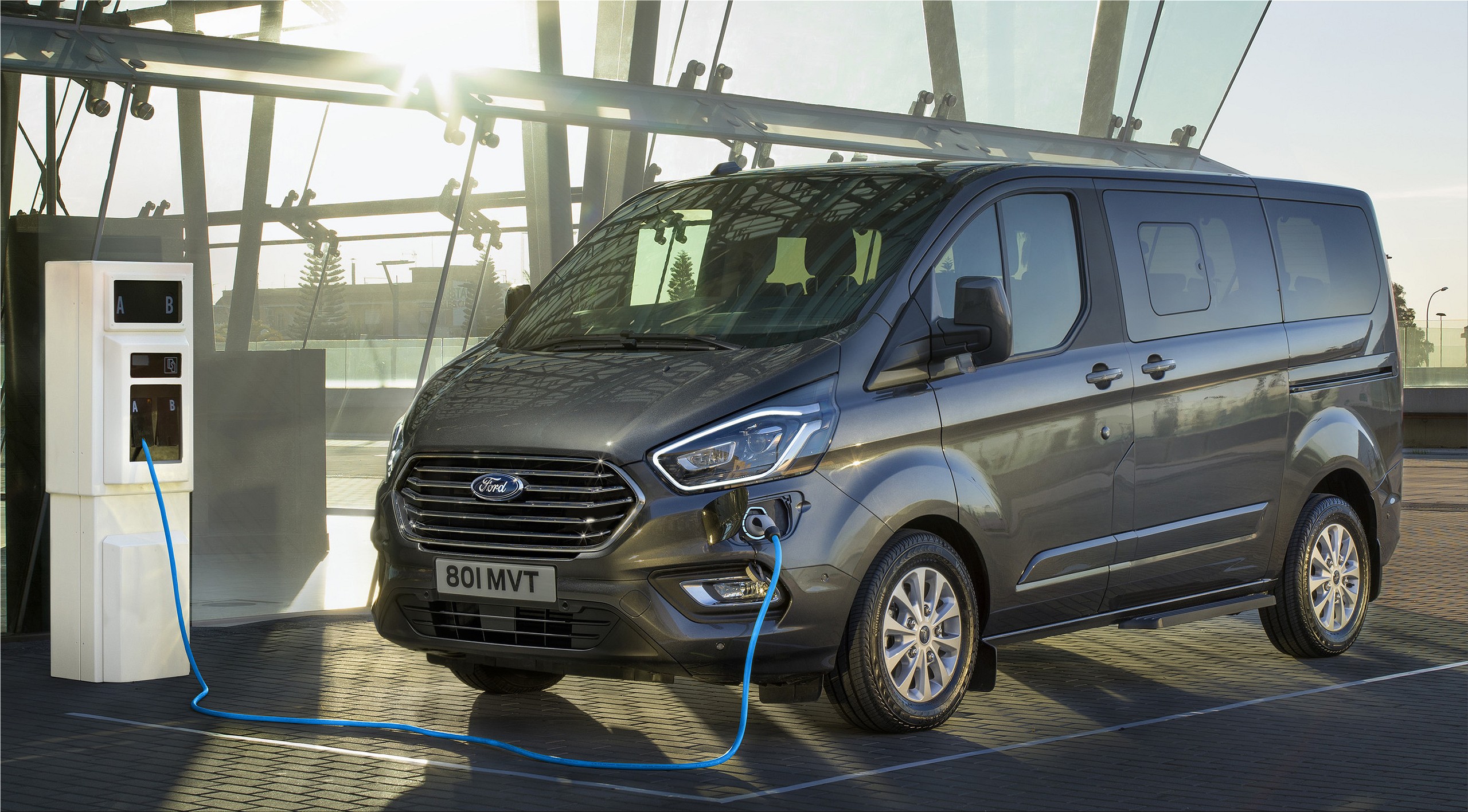Ford Transit Custom PlugIn Hybrid with Geofencing technology