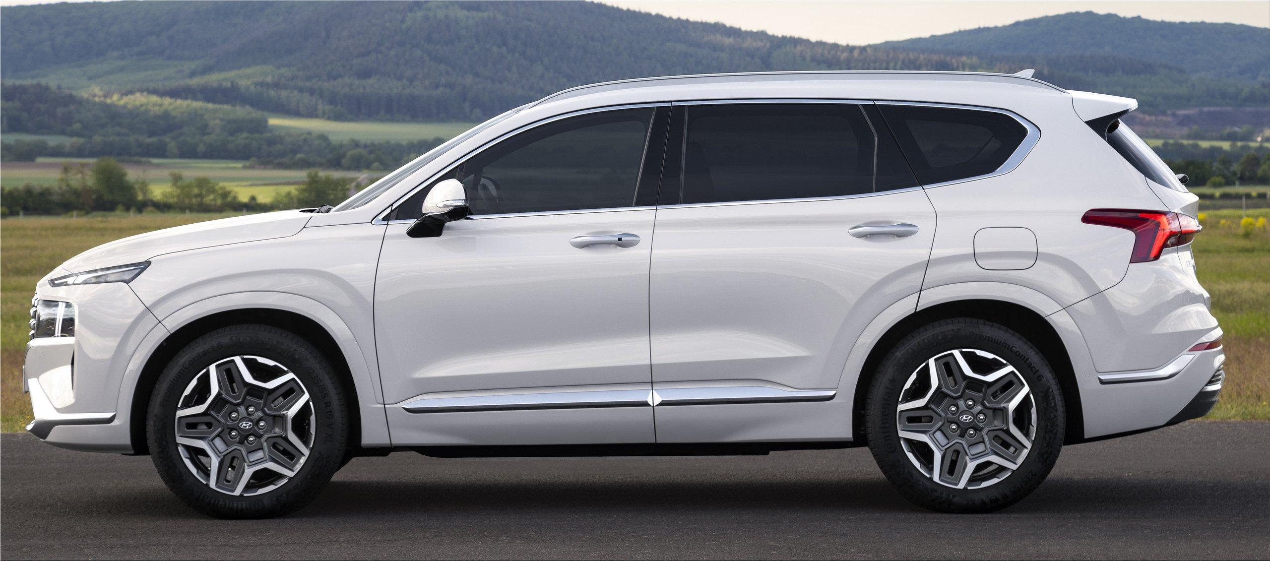 The new Hyundai Santa Fe gets bigger, smarter and rechargeable