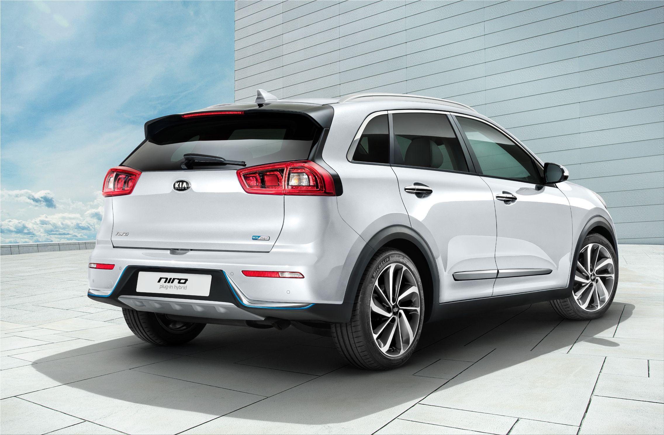 New Versions of Kia Niro Hybrid and Plugin Hybrid can be ordered now
