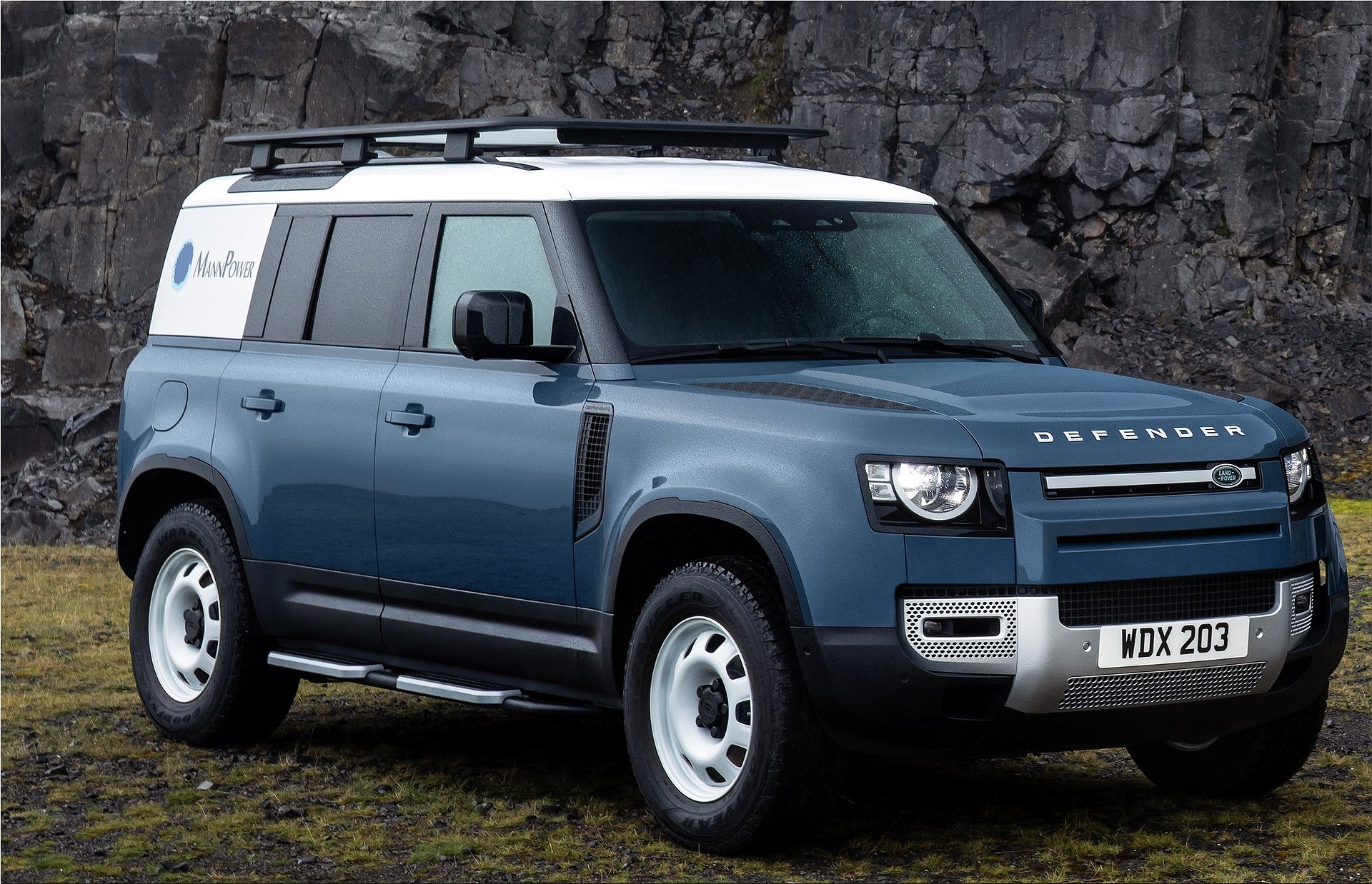 The new Land Rover Defender P400e plug-in hybrid with 404 hp | Electric