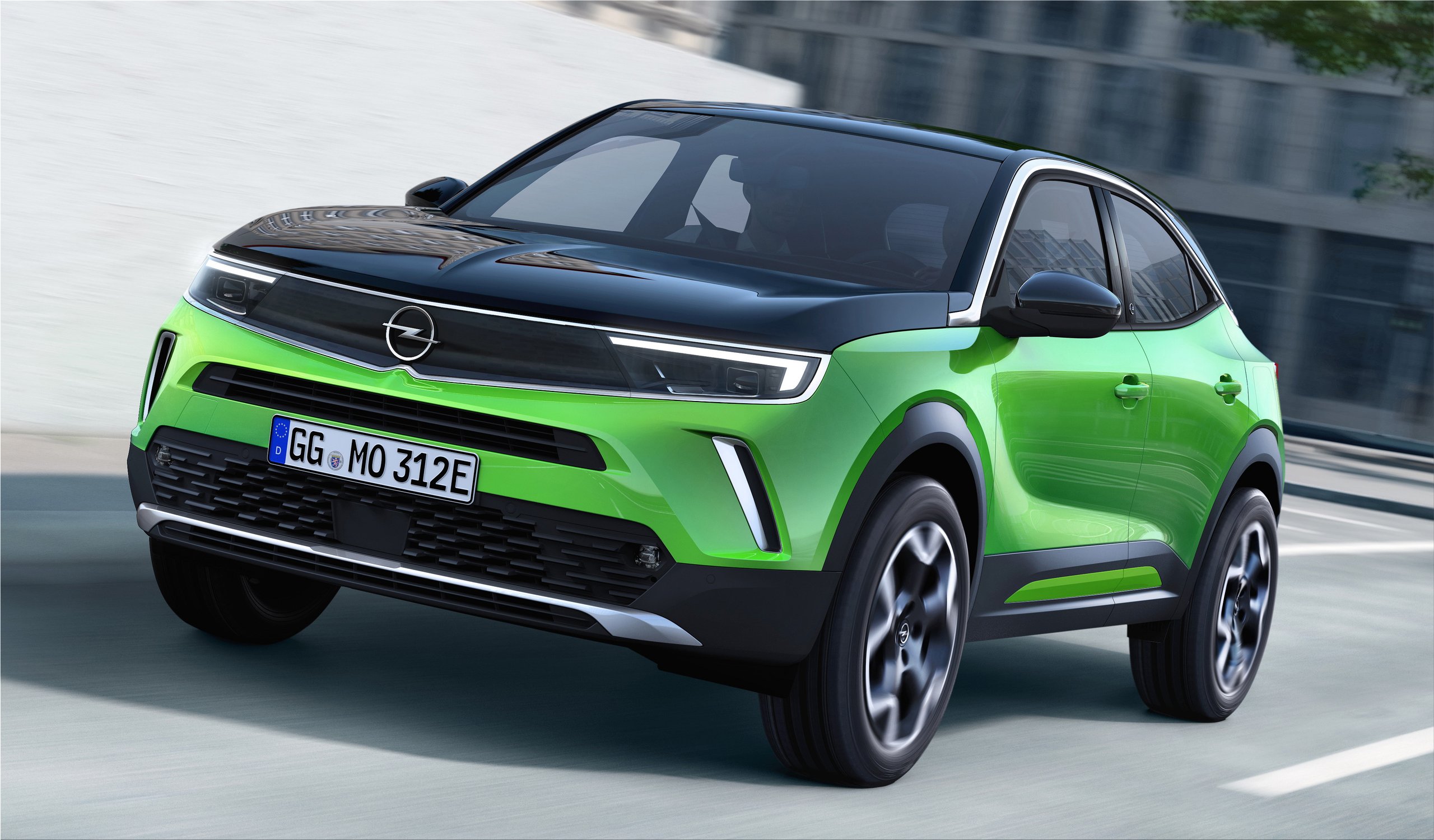 The new Opel Mokkae electric compact SUV with 136 hp and a 50 kWh