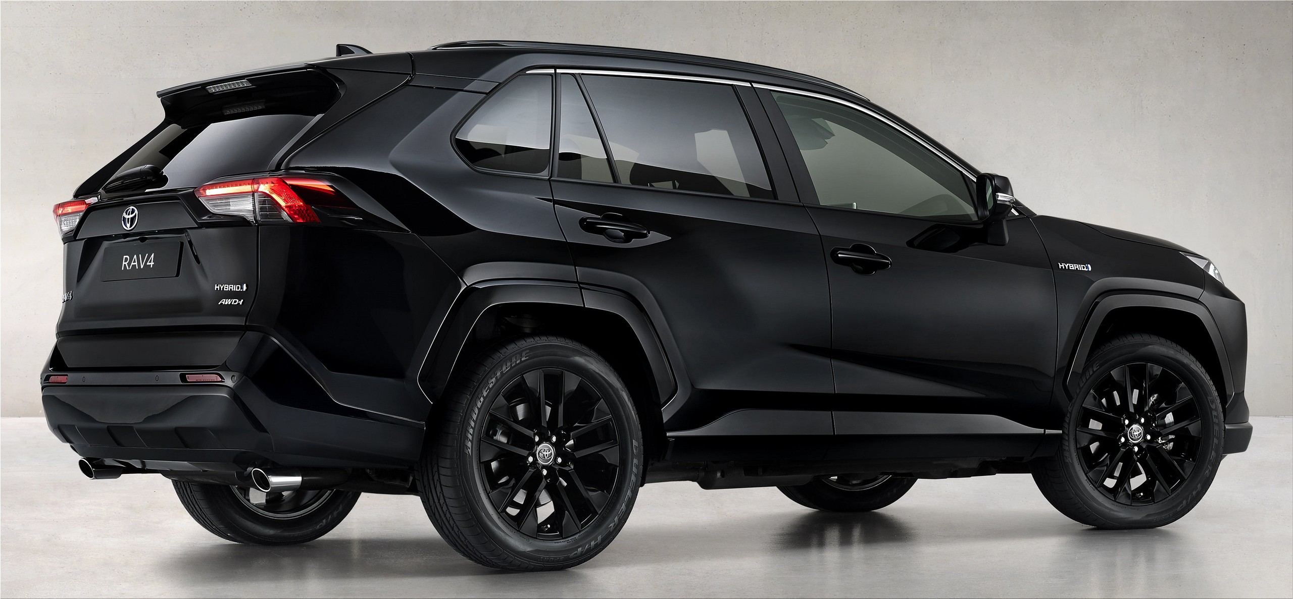 The new Toyota RAV4 Hybrid Black Edition with 306hp