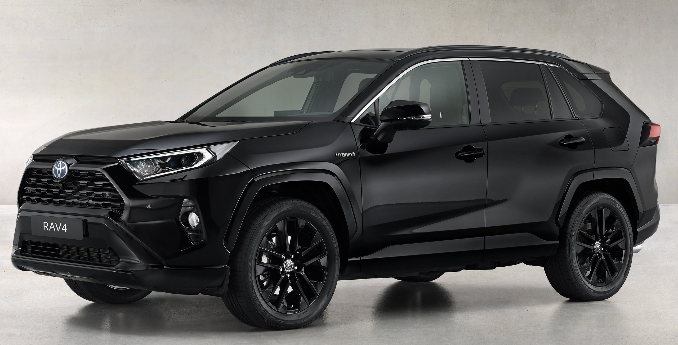 the-new-toyota-rav4-hybrid-black-edition-with-306hp-electric-hunter