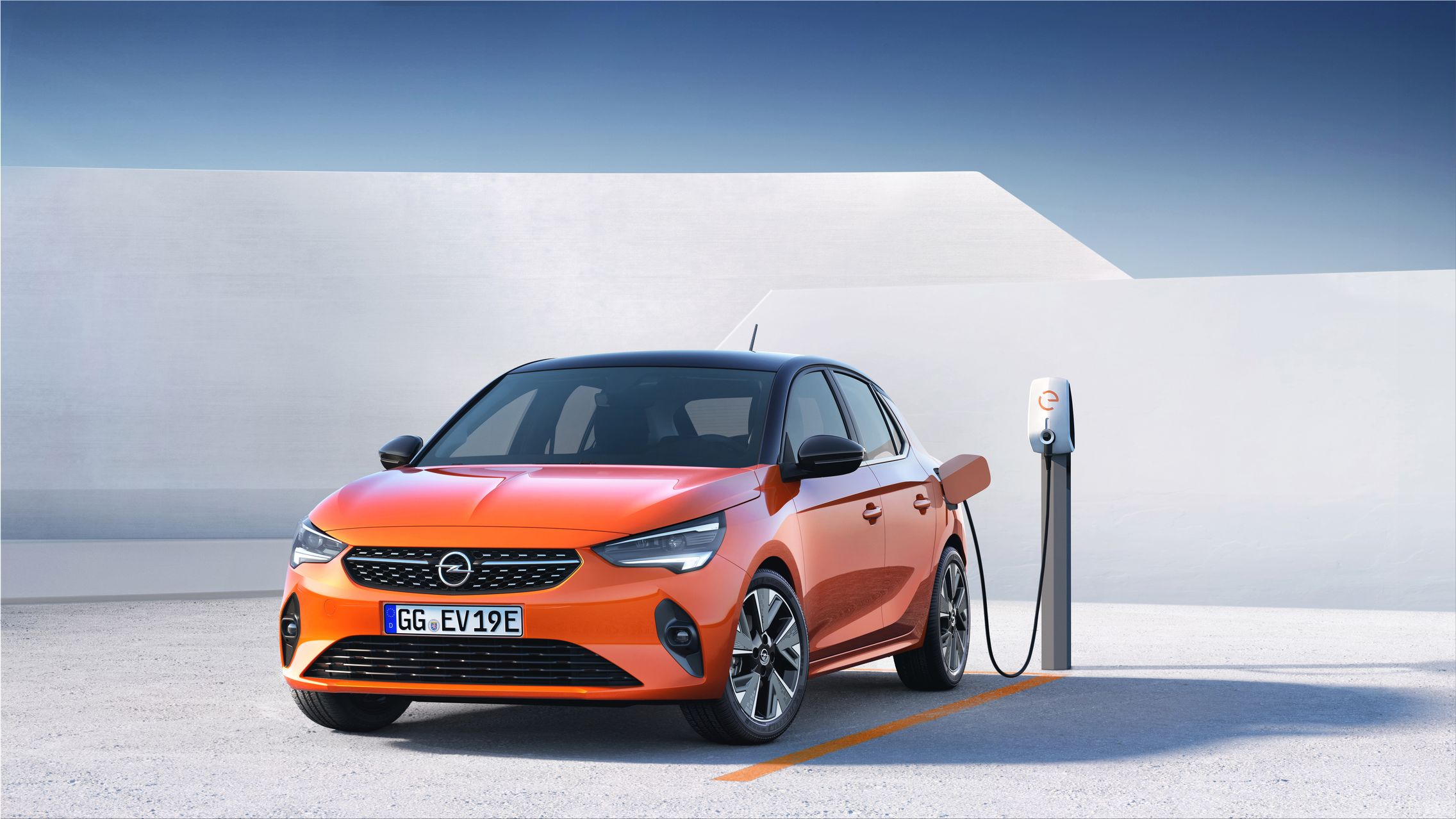 Opel Corsae with 136 hp (100 kW) and 330 km of autonomy Electric Hunter
