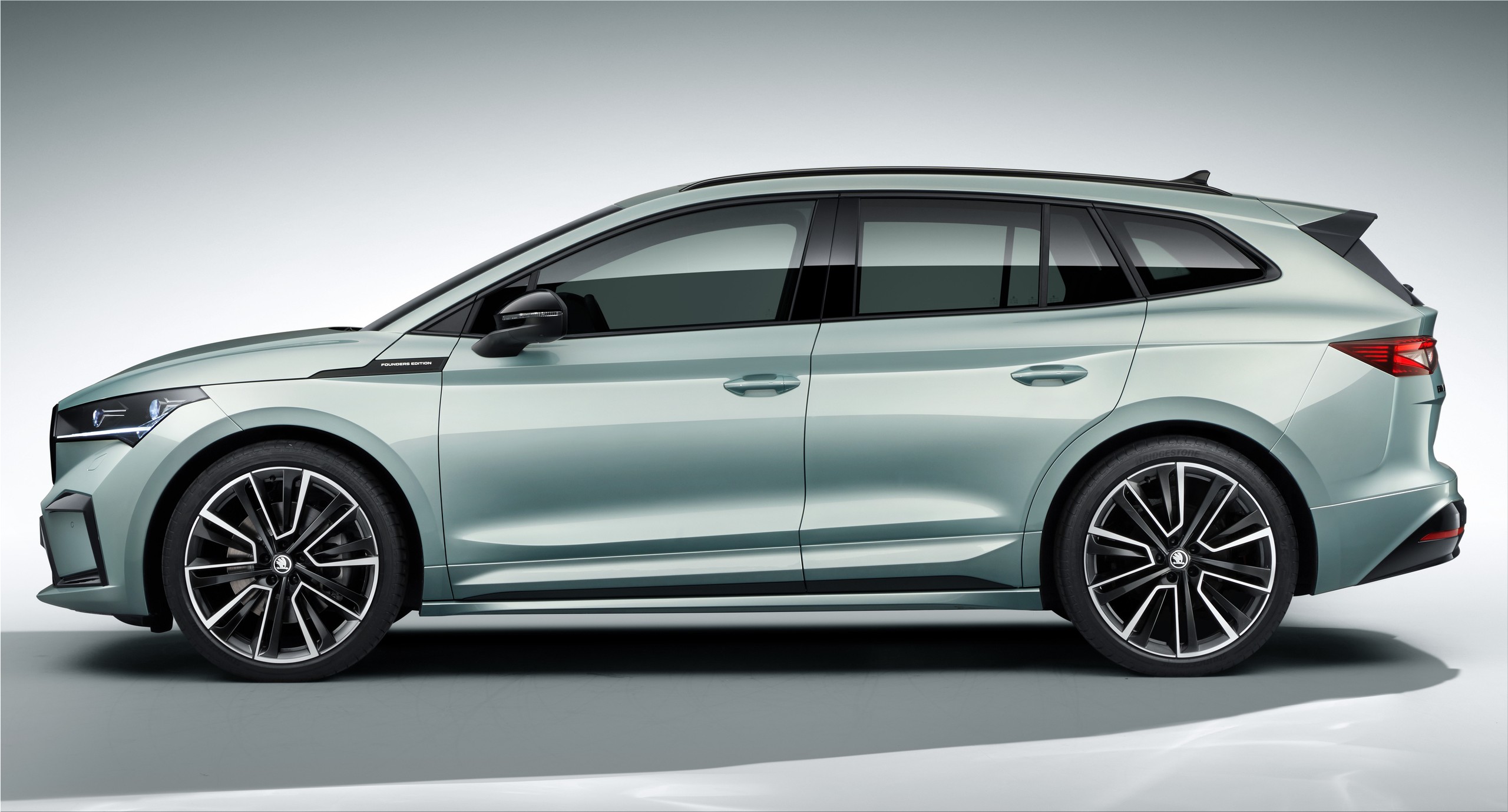 Skoda Enyaq iV is the first 100 electric SUV of the Czech brand Electric Hunter