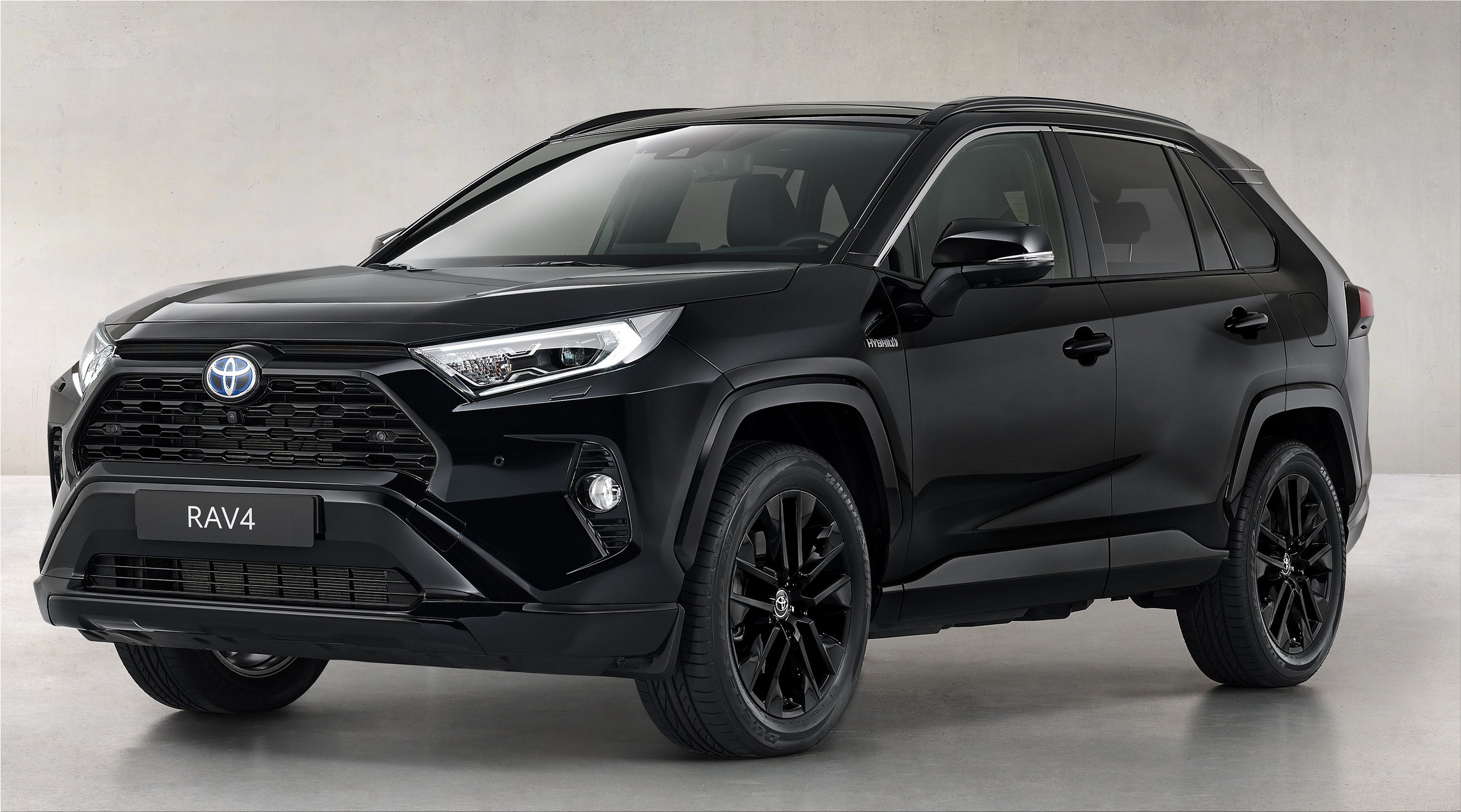 the-new-toyota-rav4-hybrid-black-edition-with-306hp-electric-hunter