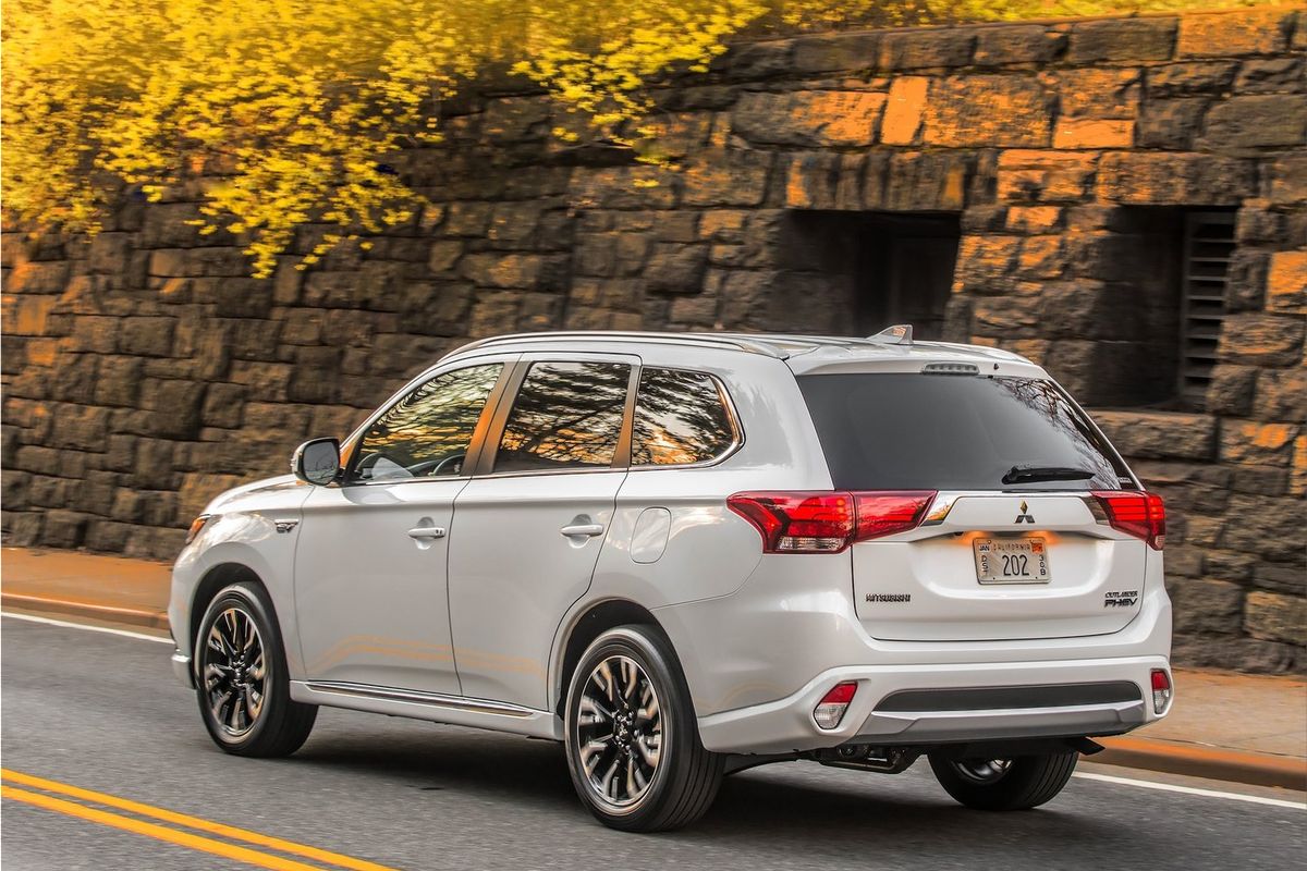 Mitsubishi Outlander PlugIn Hybrid hits 100000 sales Hybrid Cars