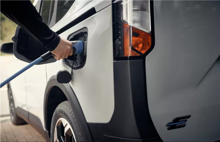 Ford E-Tourneo Courier