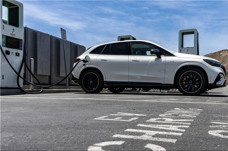 Mercedes-Benz EQE AMG SUV