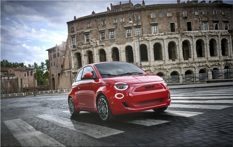Fiat 500e red