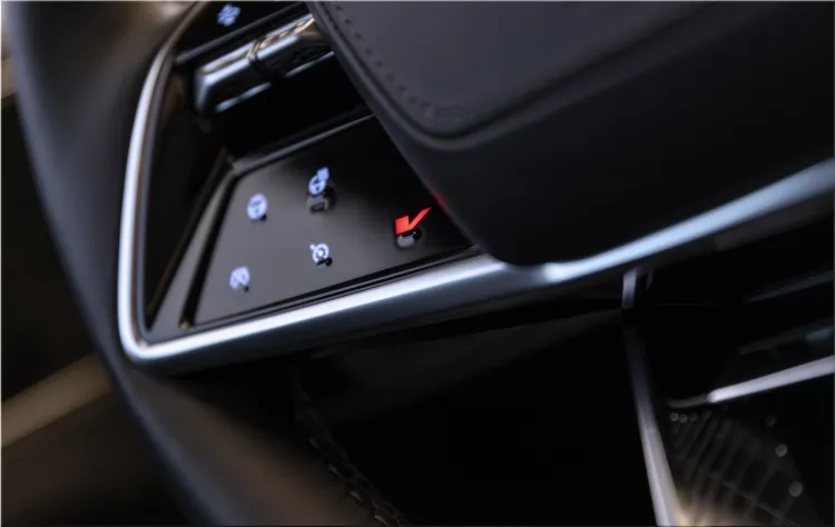 Cadillac Lyriq-V