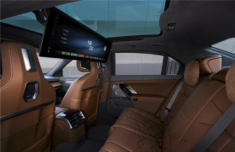 BMW i7