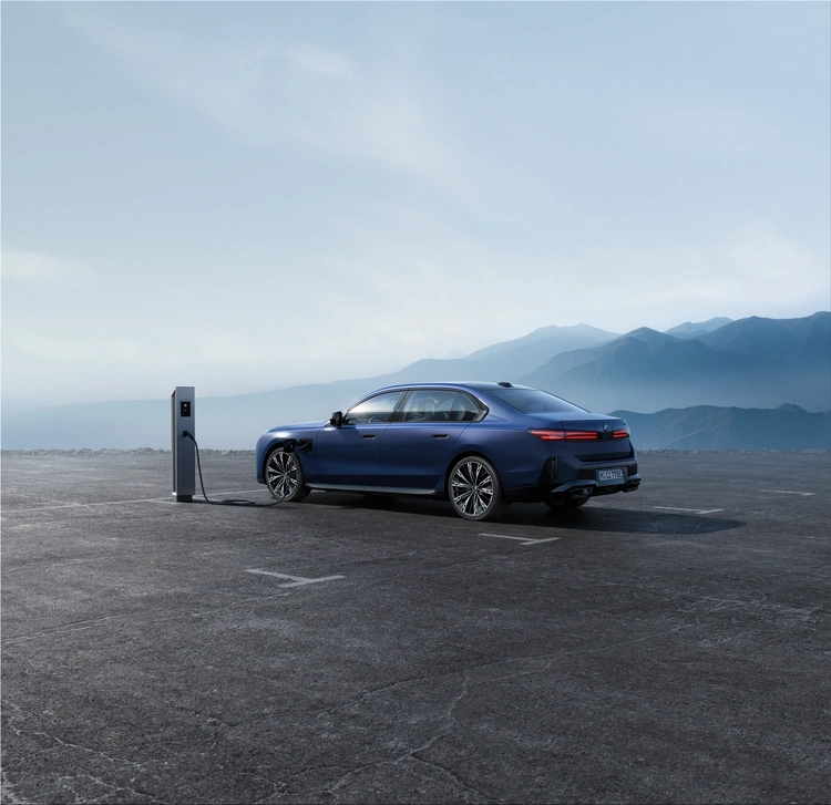 BMW i7