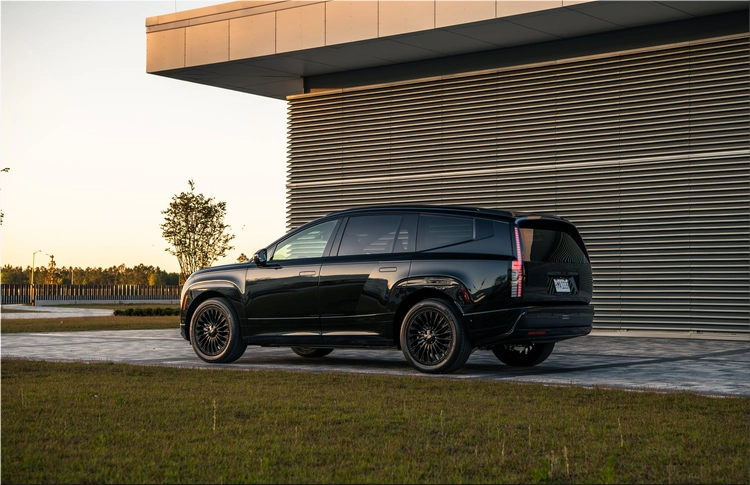 Hyundai IONIQ 9 Black Ink