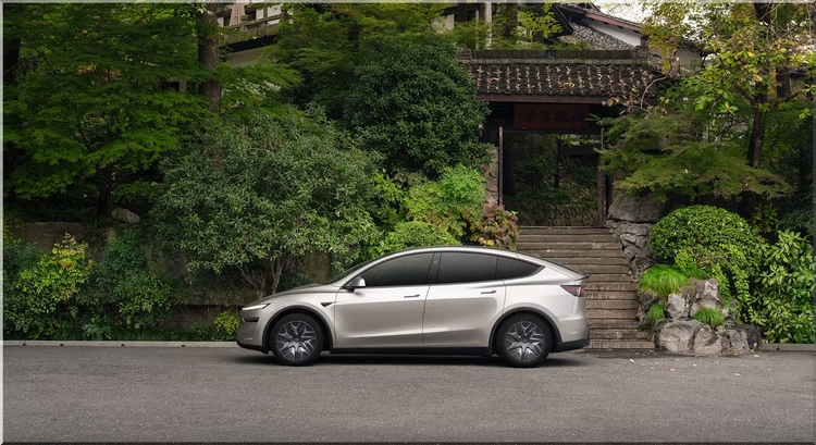Tesla Model Y L Premium