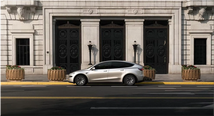 Tesla Model Y L Premium
