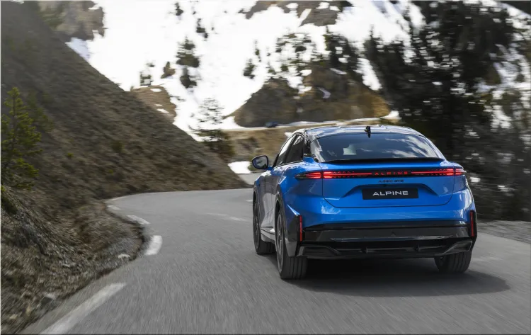 Alpine A390