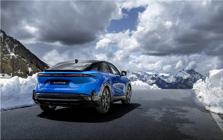 Alpine A390