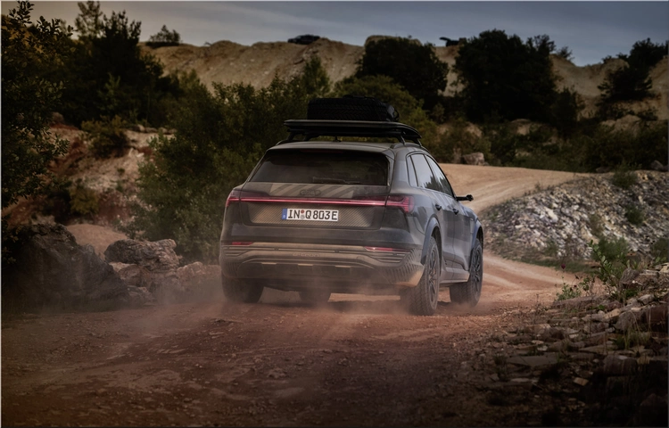 Audi Q8 e-tron Edition Dakar