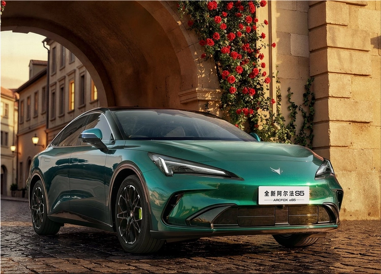 BAIC ArcFox Alpha S5