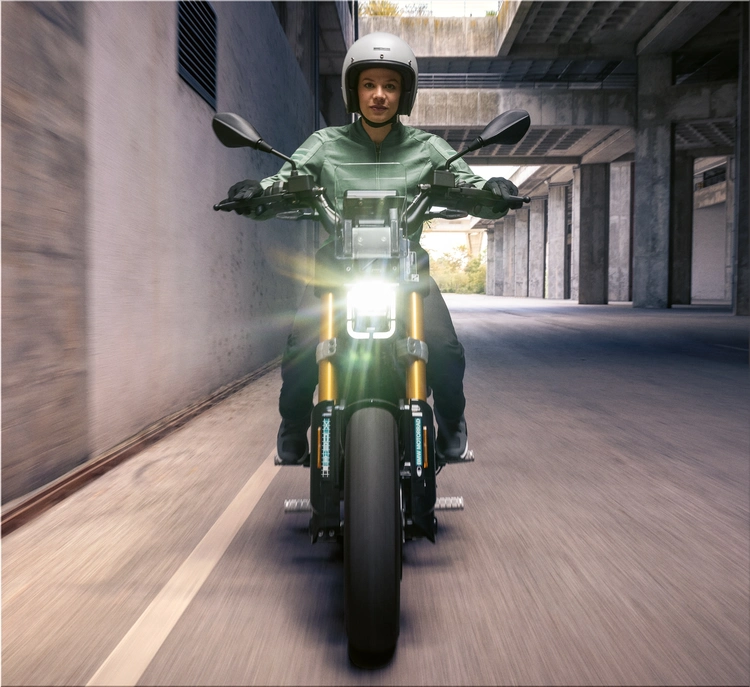 BMW CE 02