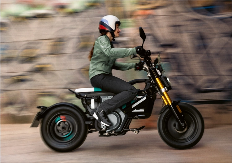 BMW CE 02