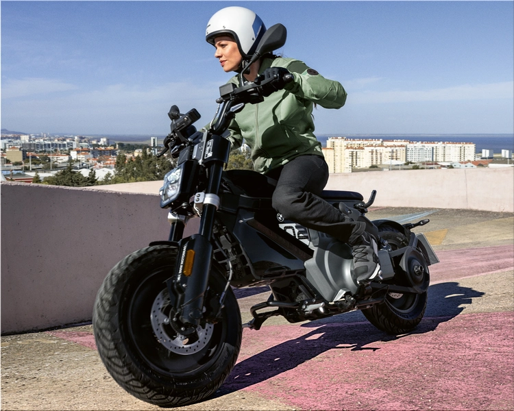 BMW CE 02
