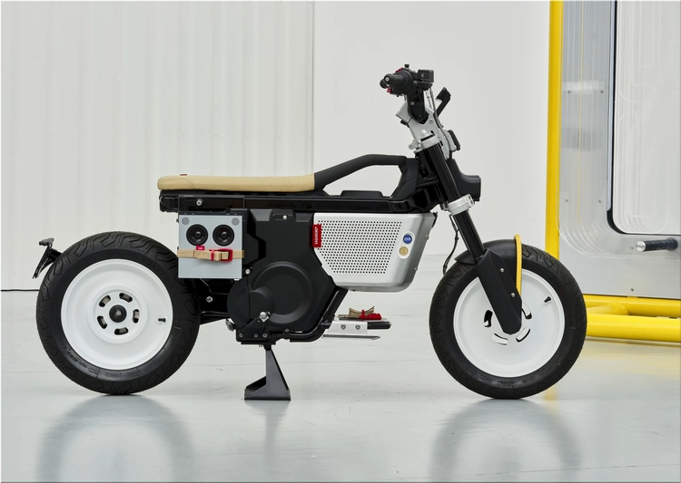 BMW CE 02 x VAGABUND
