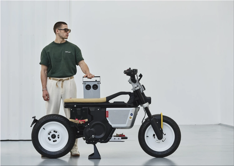 BMW CE 02 x VAGABUND