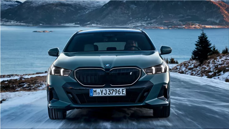 2025 BMW i5 Touring