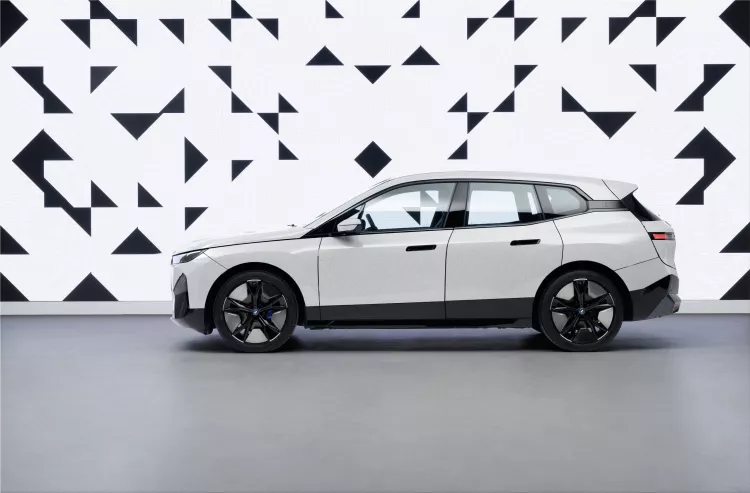 BMW iX Flow with E Ink
