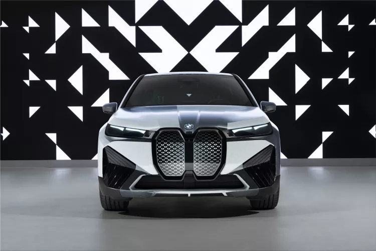 BMW iX Flow with E Ink