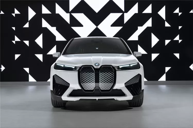 BMW iX Flow with E Ink