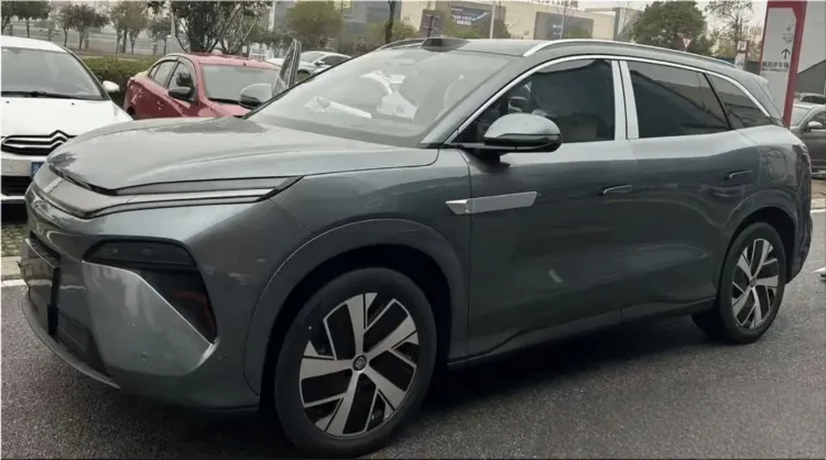 BYD Tang L