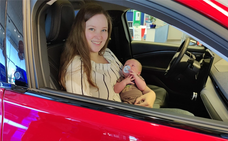 A woman gave birth in her Ford Mustang Mach-E electric car