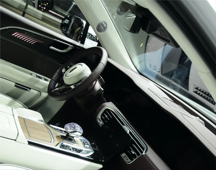 Hongqi E-HS9 luxury e-SUV