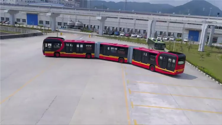 the longest electric bus
