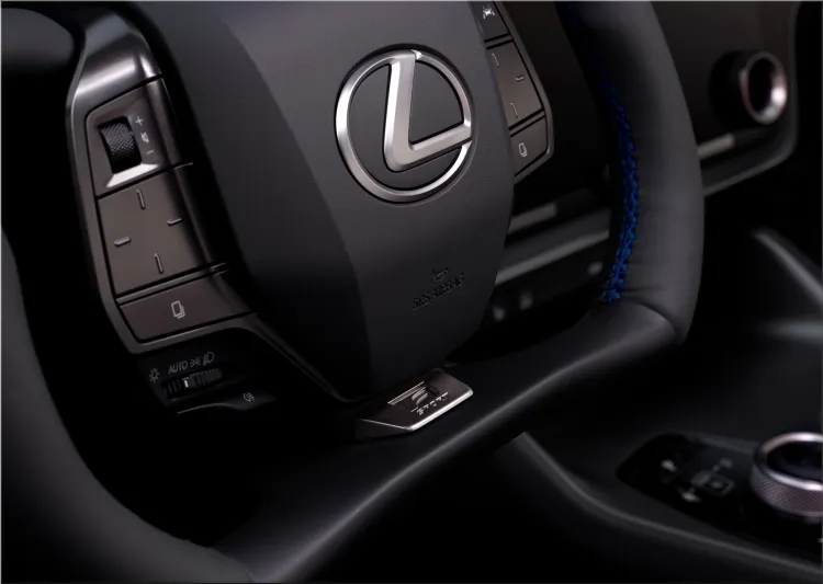 Lexus RZ 550e