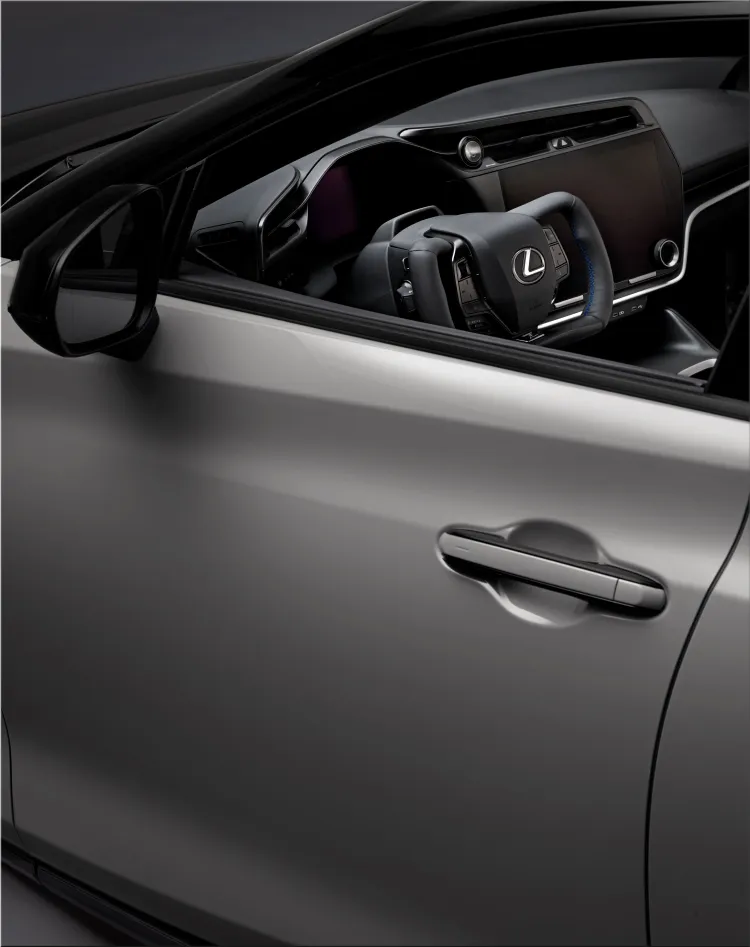 Lexus RZ 550e