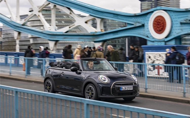 MINI Cooper SE Convertible