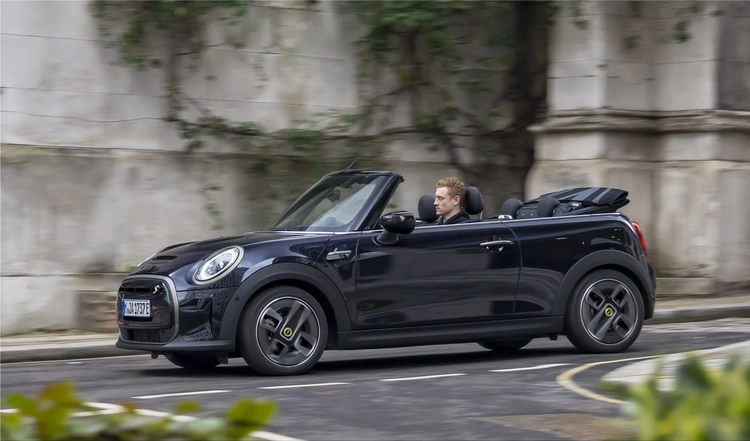 MINI Cooper SE Convertible