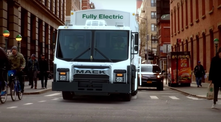 Mack Electric LR 100% electric garbage truck