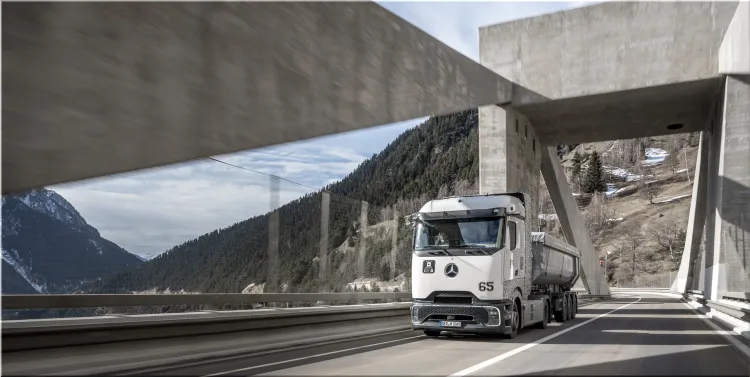Mercedes-Benz GenH2 Truck