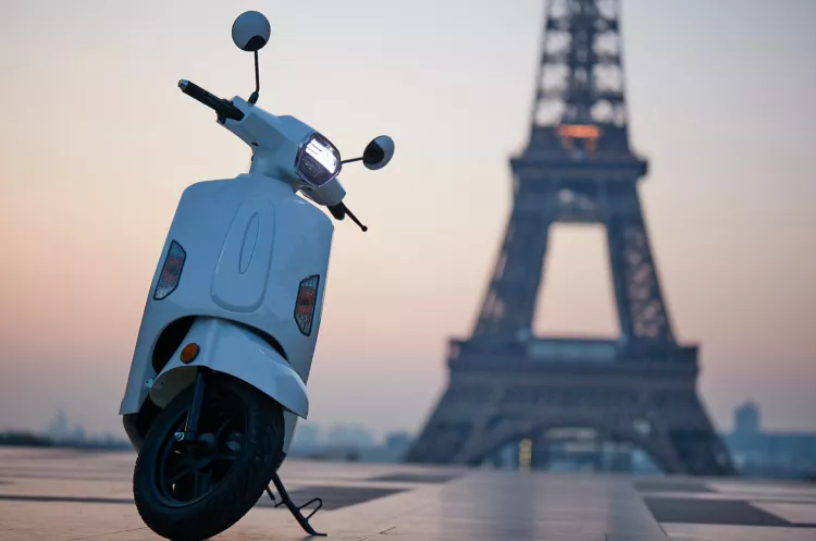 Mob-ion AM1 electric scooter