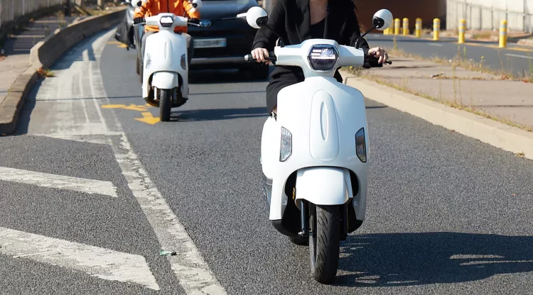 AM1 TGT electric scooter