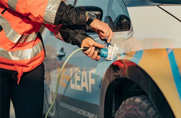 Nissan RE-LEAF disaster recovery electric vehicle