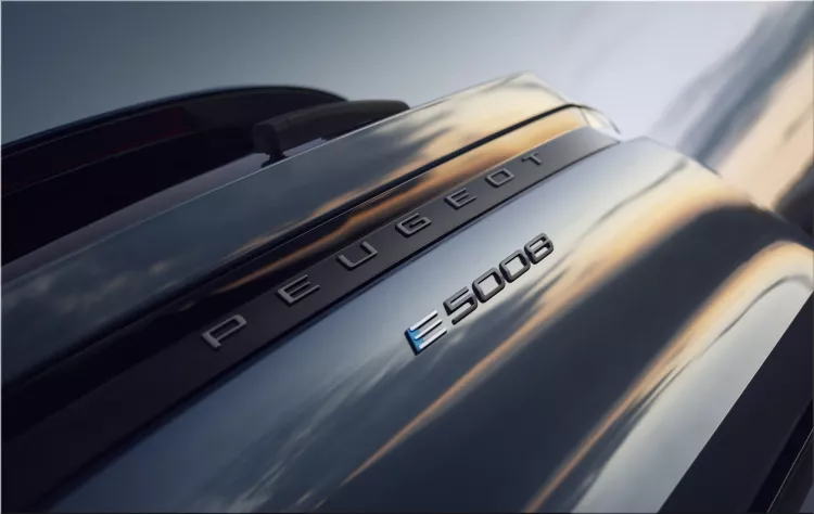 2024 Peugeot e-5008