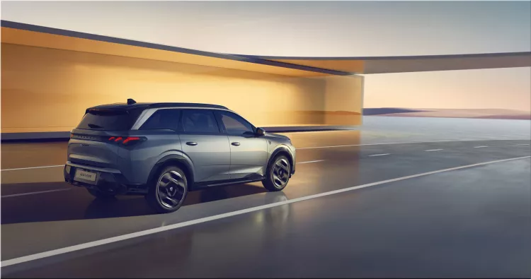 2024 Peugeot e-5008