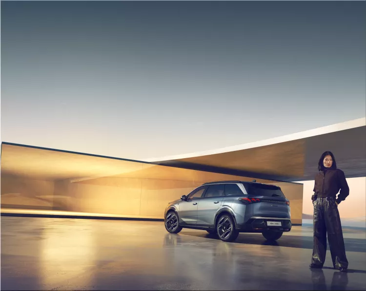 2024 Peugeot e-5008